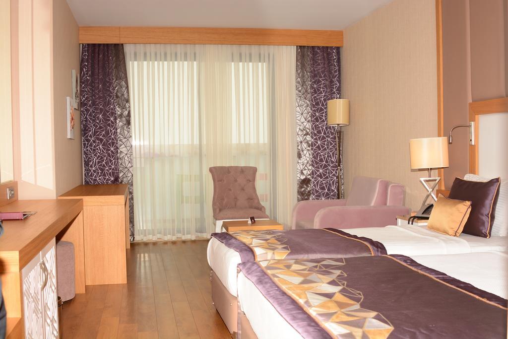 Doppel-/Zweibettzimmer mit Bergblick